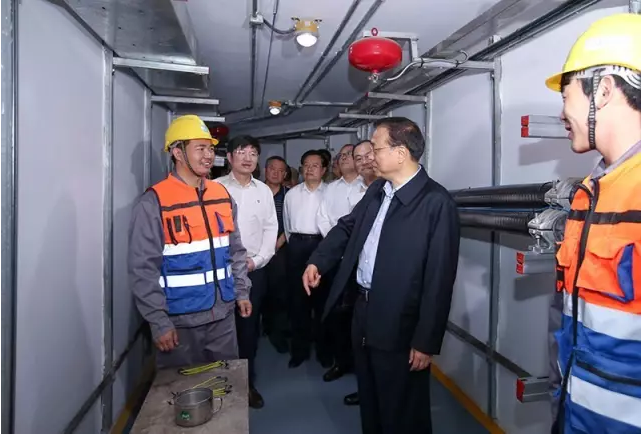 李克强参观武汉地下管廊施工现场
