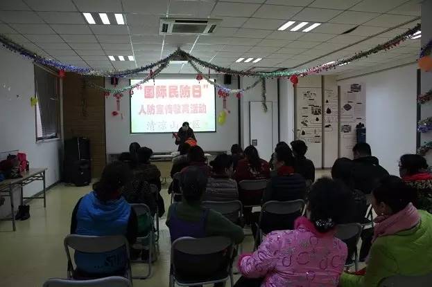 2‎月‎22‎日清凉山社区“国际民防日”人防宣传教育活动讲解应急救援包使用