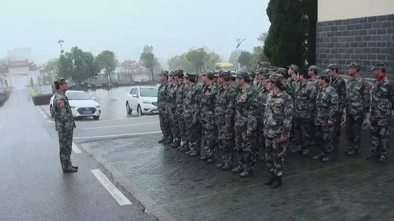 鼓楼区各家医院、重要经济目标单位、卫计委等专业队组建单位人防专业队骨干共43名同志参加了集训。