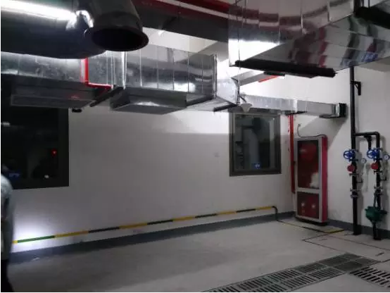 人防电站密闭观察窗及发电机房接地扁铁